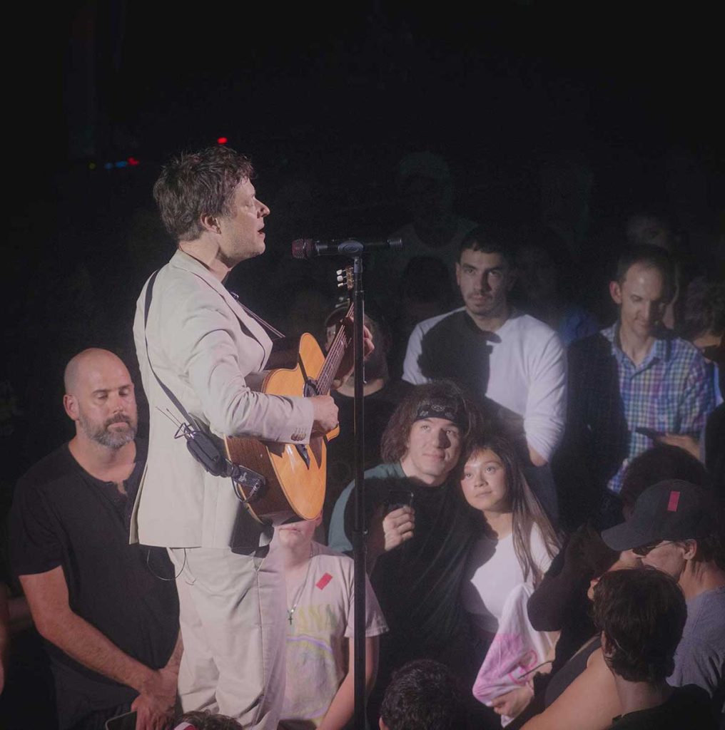Damian singing "This is how it Ends" in the crowd. Photo: Jamaal Petersen {JKP.Fotos on IG}